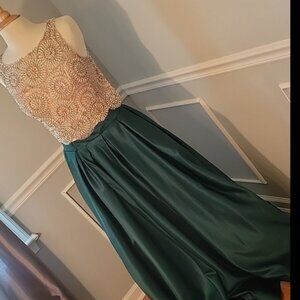 DAVE & JOHNNY Two Piece Formal Sleeveless Beaded Boho Top Pleated Satin Skirt 11